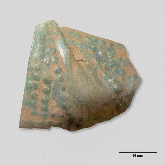 Blech mit Punkten | Foto: Michael Schmahl (© Landesamt für Archäologie Sachsen)