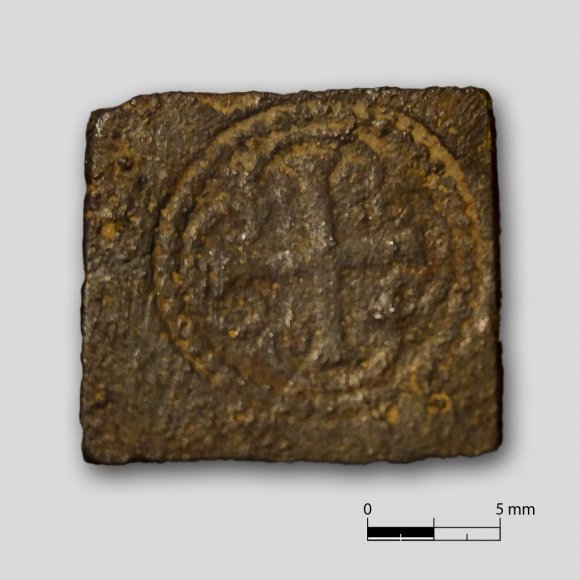 Münzgewicht Kreuz | Foto: Michael Schmahl (© Landesamt für Archäologie Sachsen)
