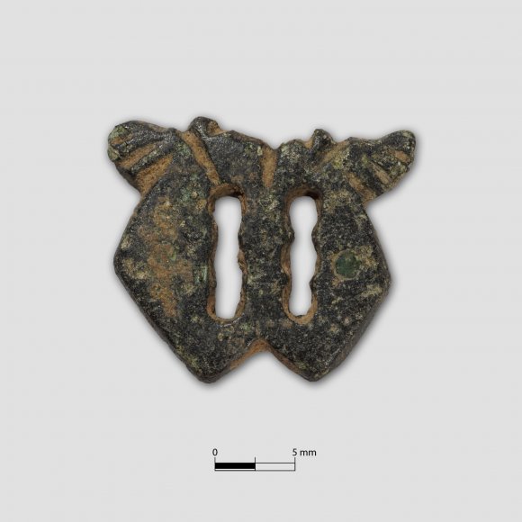 Buchstabenbeschlag | Foto: Uwe Schroeder (© Landesamt für Archäologie Sachsen)