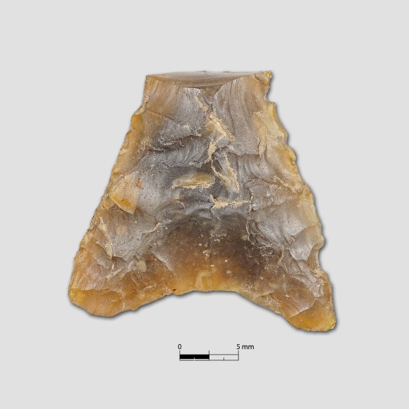 Silex-Pfeilspitze | Foto: Uwe Schroeder (&copy; Landesamt für Archäologie Sachsen)