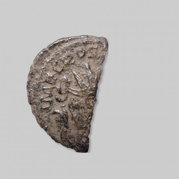 Römische Münze halbiert | Foto: Michael Schmahl (© Landesamt für Archäologie Sachsen)