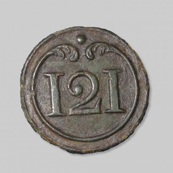 Regimentsknopf 121 - Regimentsknopf Napoleon mit kreuzförmiger Öse 
Regiment 121 Infanterie 
Durchmesser: 16 mm kleiner Knopf 
Truppenbewegung 1813: Lützen-Bautzen-Wurschen,
Schlacht von Dresden, 16.-19. Oktober 1813: Völkerschlacht in Leipzig
unter Colonel Renouvier Joseph Clément