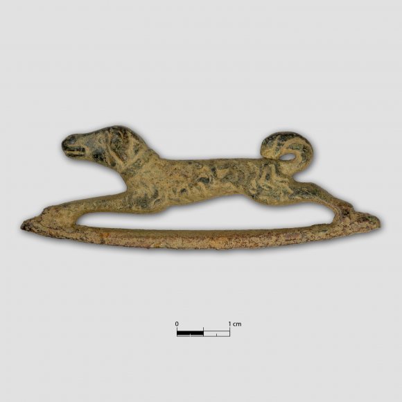 Feuerschläger - Wurde gegen die scharfen Kanten eines Feuersteins geschlagen um Zunder für ein Feuer zu entzünden.