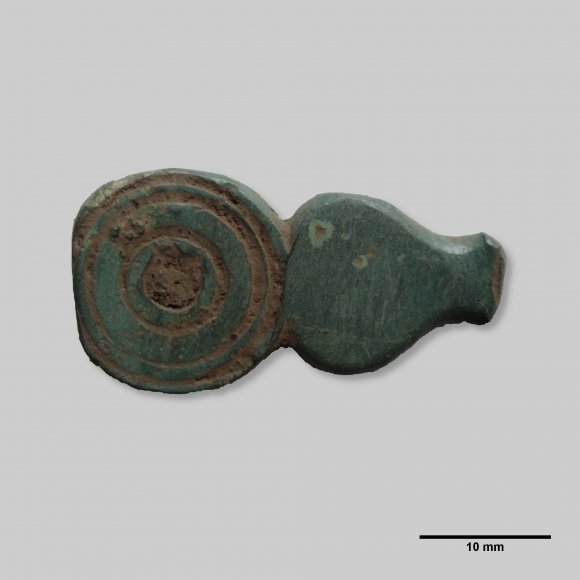 Beschlag mit Kreisen | Foto: Michael Schmahl (© Landesamt für Archäologie Sachsen) Beschlag mit Kreisen - Beschlag aus Bronze