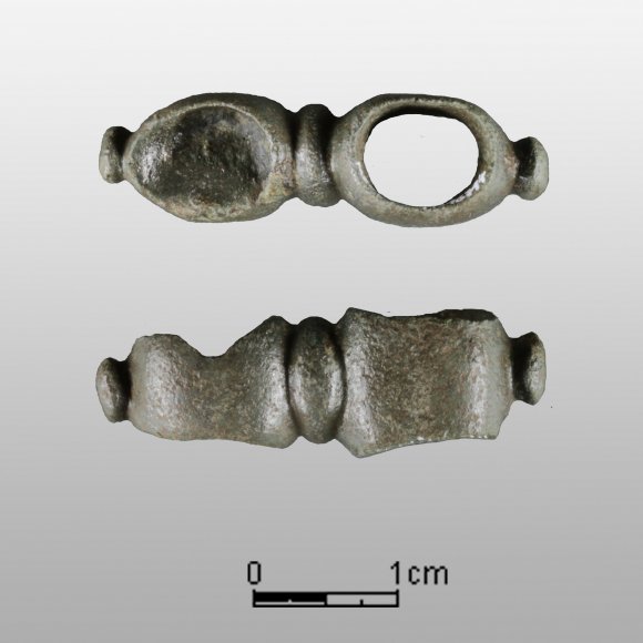 Gürtelkettenglied - Kettenglied einer Gürtelkette mit profilierten Stabgliedern der
jüngeren vorrömischen Eisenzeit