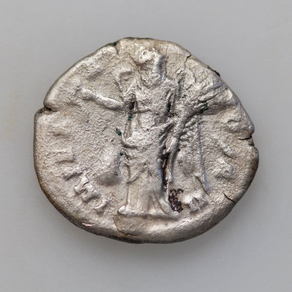 Römischer Silberdenar - Silberdenar, Kaiser Antoninus Pius (138-161), geprägt 142-144, Münzstätte Rom, RIC III, S. 39 Nr. 111b